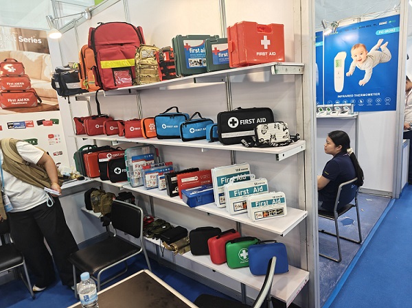 DO NATYCHMIASTOWEGO WYDANIA Bądź w gotowości dzięki niezbędnemu 72-godzinnemu zestawowi ratunkowemu firmy ReadyGuard Solutions