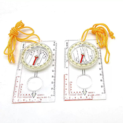 Przezroczysty kompas na płycie bazowej